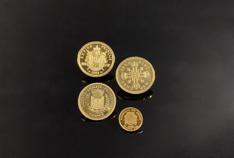 Médailles - France - Lot de quatre médailles en or comprenant deux répliques de…