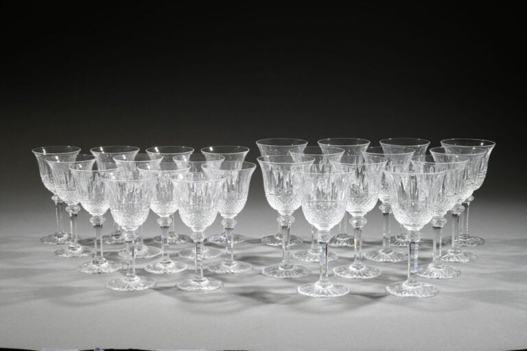 SAINT-LOUIS - Partie de service de verres en cristal taillé modèle Tommy, compr…