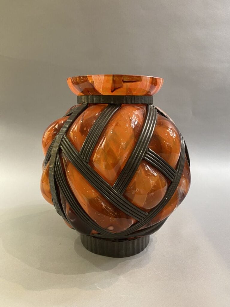 Travail 1900 - Vase en verre marmoréen dans les tons orange et brun - Soufflé d…
