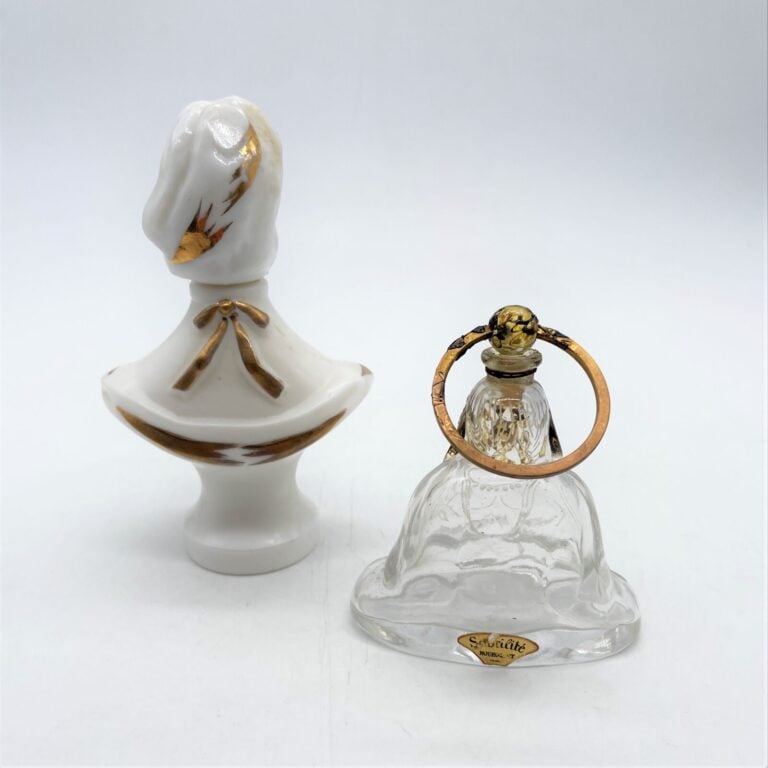 2 flacons dont : - - Gilbert ORCEL, "Coup de chapeau", (1950), buste en patte d…