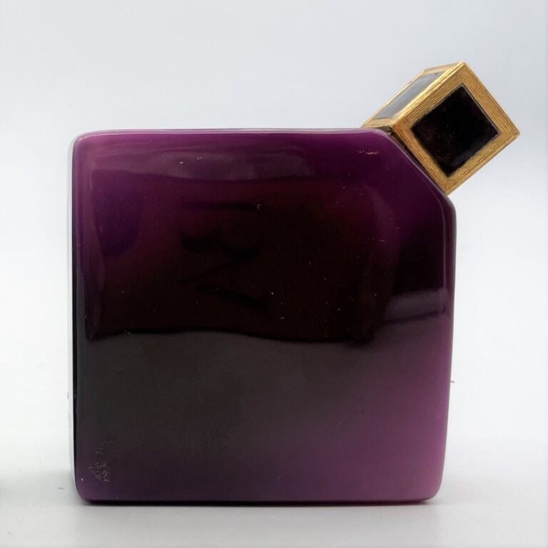2 flacons : - - YBRY, "Jerricane", en Baccarat blanc sablé mauve - H. 7 cm - (p…