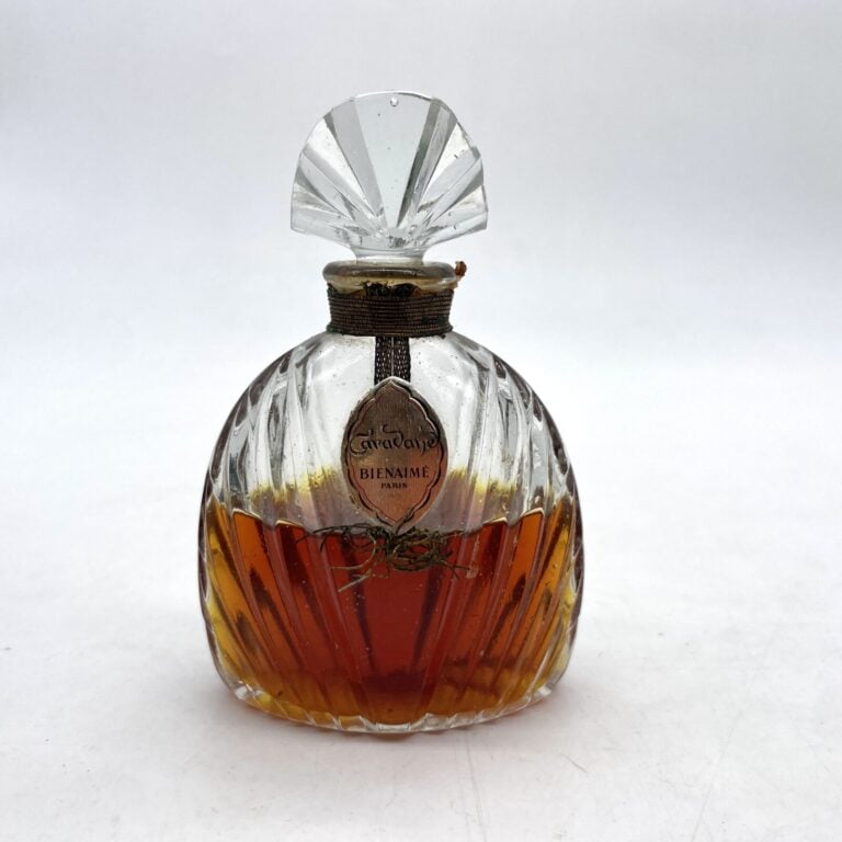 4 flacons, (1950), bouchon émeri pour : - - LENTHIERIC, "Dark Brillance" - - BI…