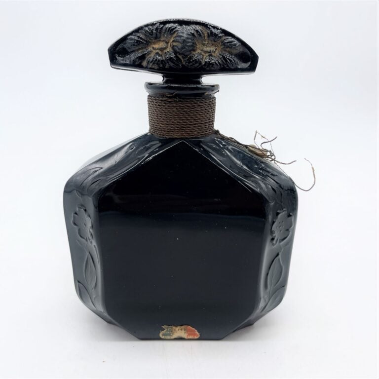 4 flacons, (1950), bouchon émeri pour : - - LENTHIERIC, "Dark Brillance" - - BI…