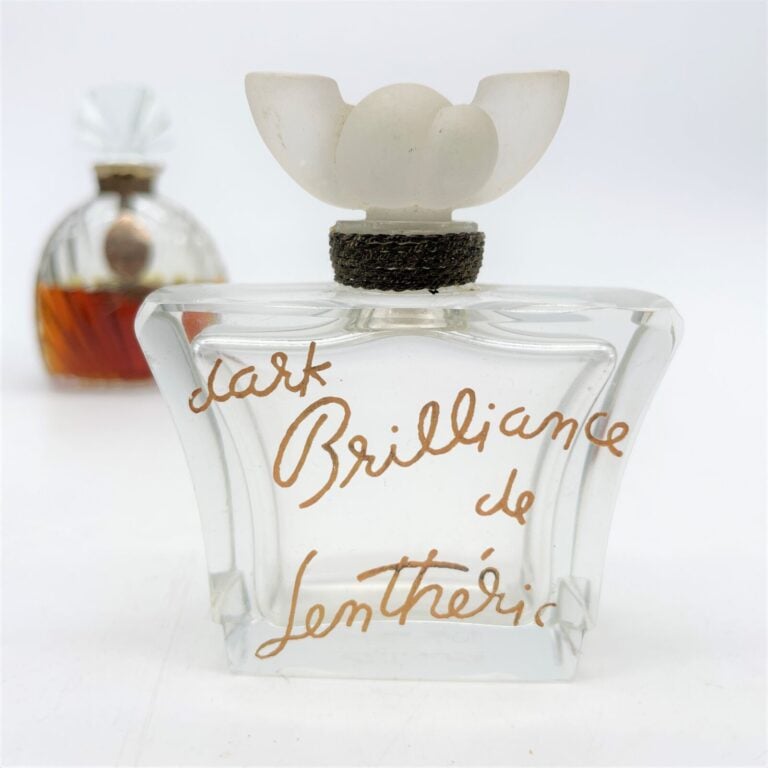 4 flacons, (1950), bouchon émeri pour : - - LENTHIERIC, "Dark Brillance" - - BI…