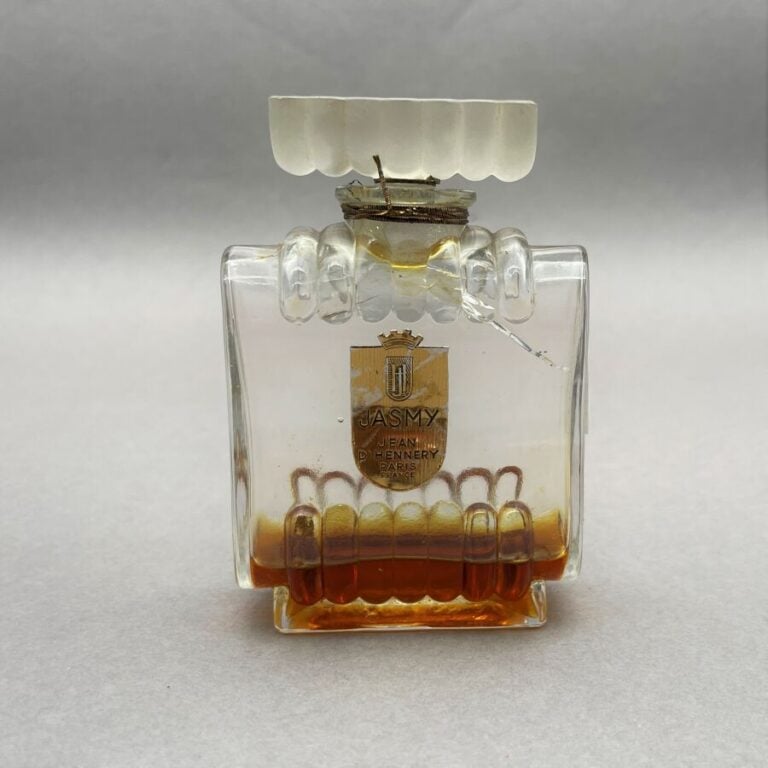 4 flacons : - - - JEAN D'HENNERY Paris, "JASMY", (1960), flacon en verre blanc…