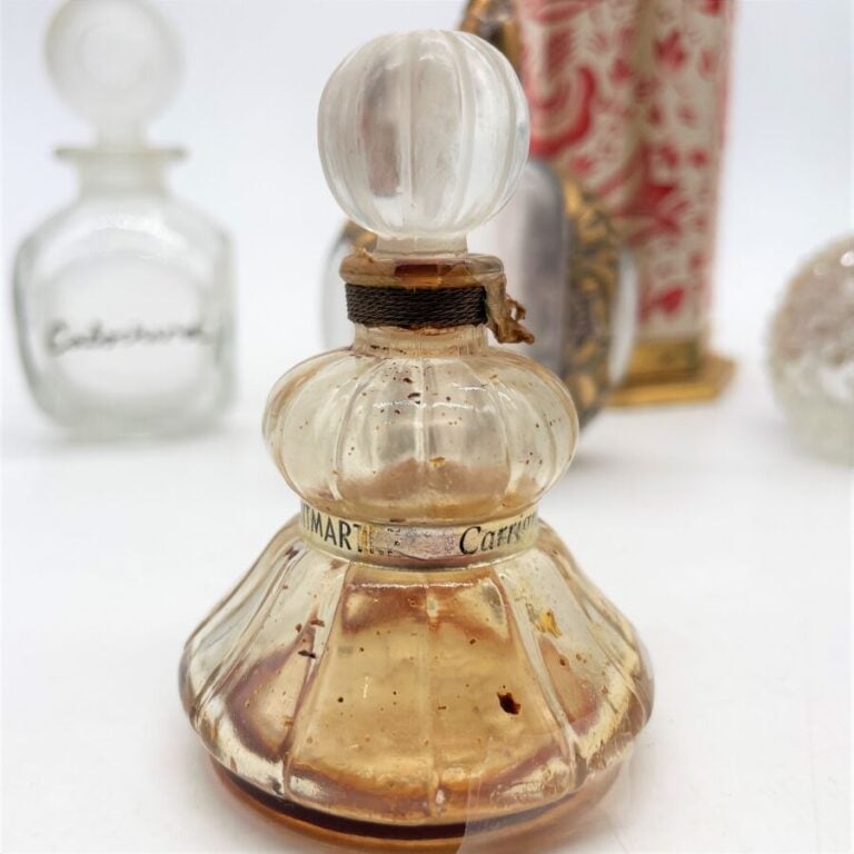 7 flacons, (1950-1960), dont : - - RIMMEL, "Le Chypre", dans sa boîte d'origine…