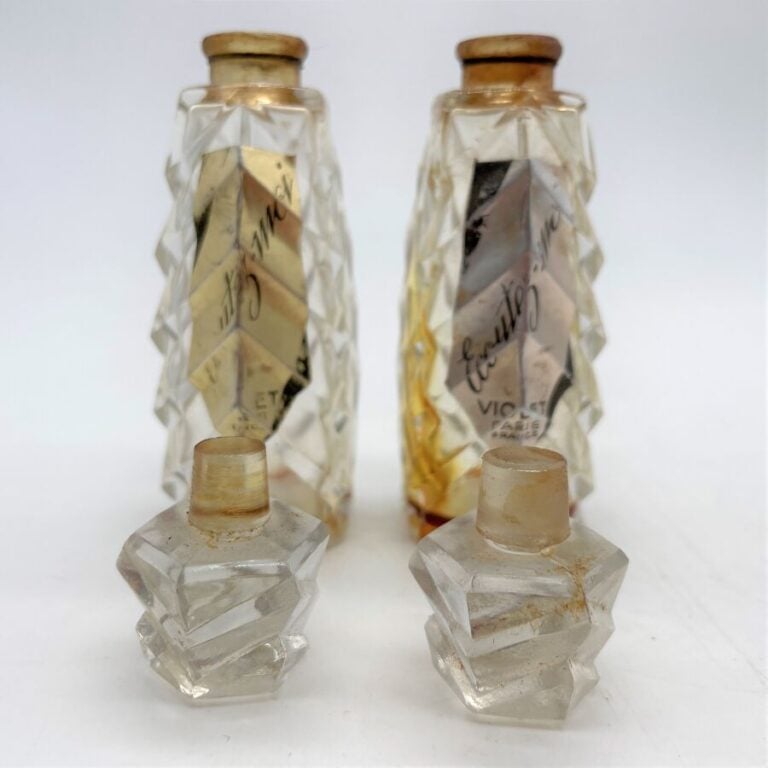 7 flacons, à bouchon plast-émeri, H.8 cm : - - Élisabeth ARDEN, "Mémoire chérie…