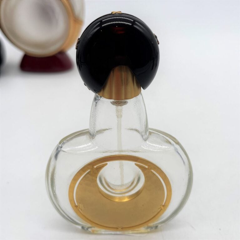 8 flacons contemporains, vers 1980, dont : - - Pascal MORABITO - - CARTIER - -…