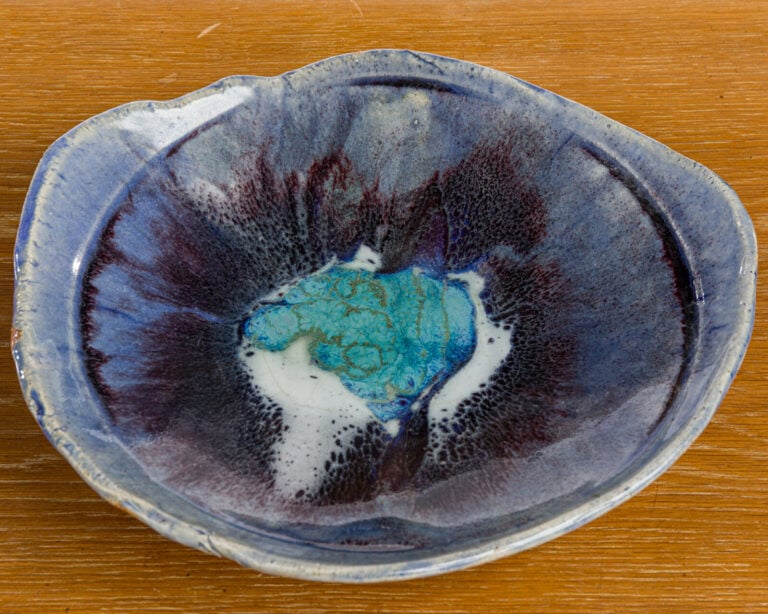 Agathe Larpent (1946-2023) - Coupe en céramique émaillée à nuances bleues - Sig…