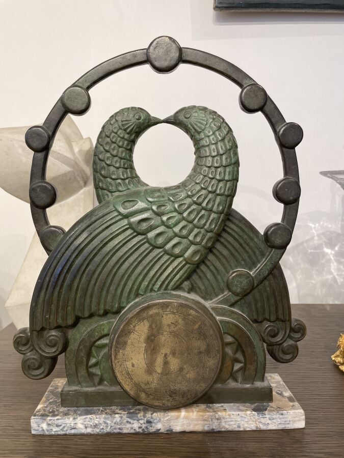 Auguste LARDILLIER (1871-1935) - Pendule en bronze à patine verte nuancée brune…