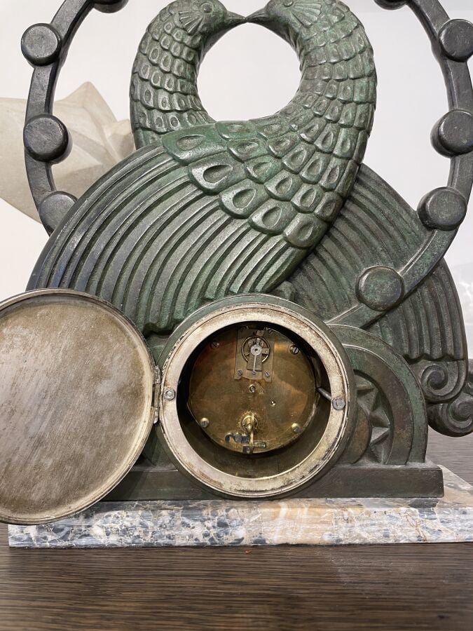 Auguste LARDILLIER (1871-1935) - Pendule en bronze à patine verte nuancée brune…