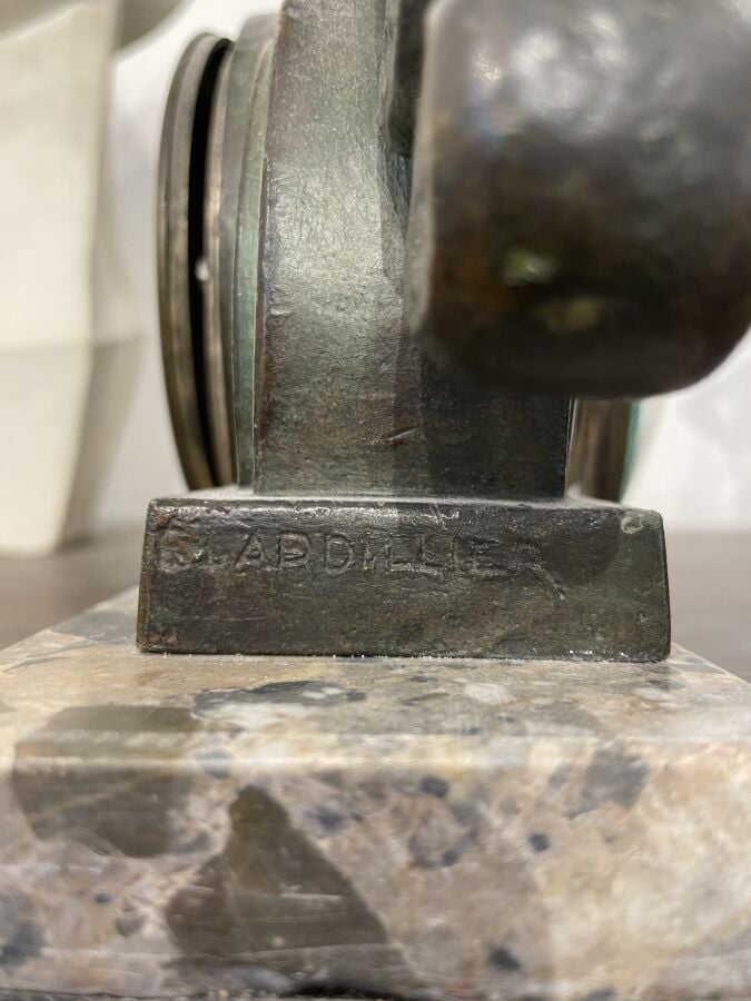 Auguste LARDILLIER (1871-1935) - Pendule en bronze à patine verte nuancée brune…