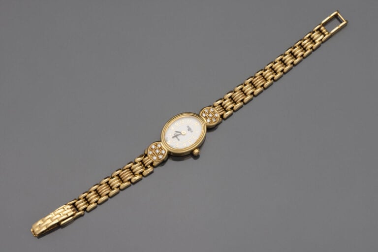 AUREUS - Montre bracelet de dame en or jaune (750), boîtier ovale, les attaches…