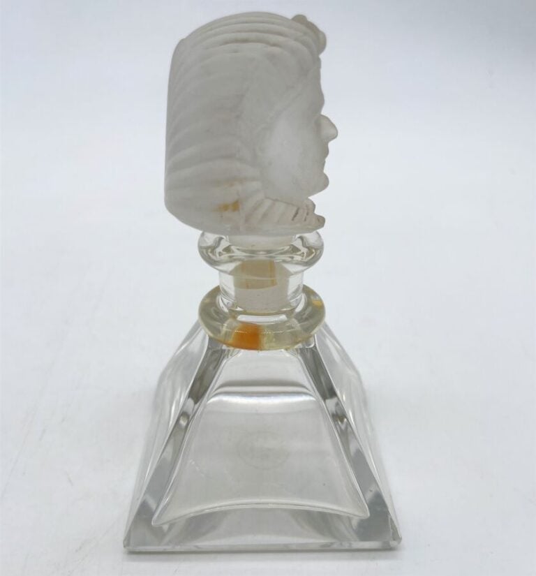 BICHARA, "Ramsès", flacon Baccarat à base triangulaire pyramidale - H. 11 cm