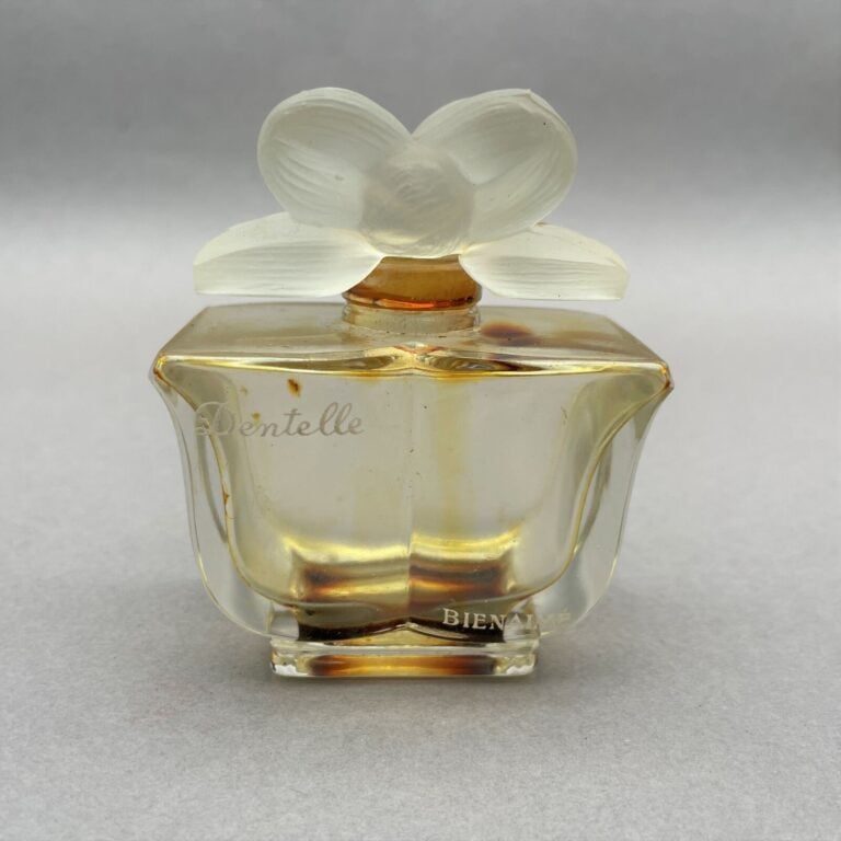 BIEN AIME, "Dentelle", (1950), présenté dans sa boîte à décor de dentelle orien…