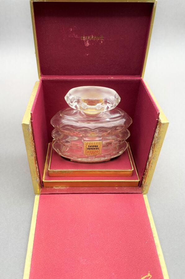 BIEN AIME Paris, "Chypre impérial", (1950), dans sa belle boîte en papier or dé…