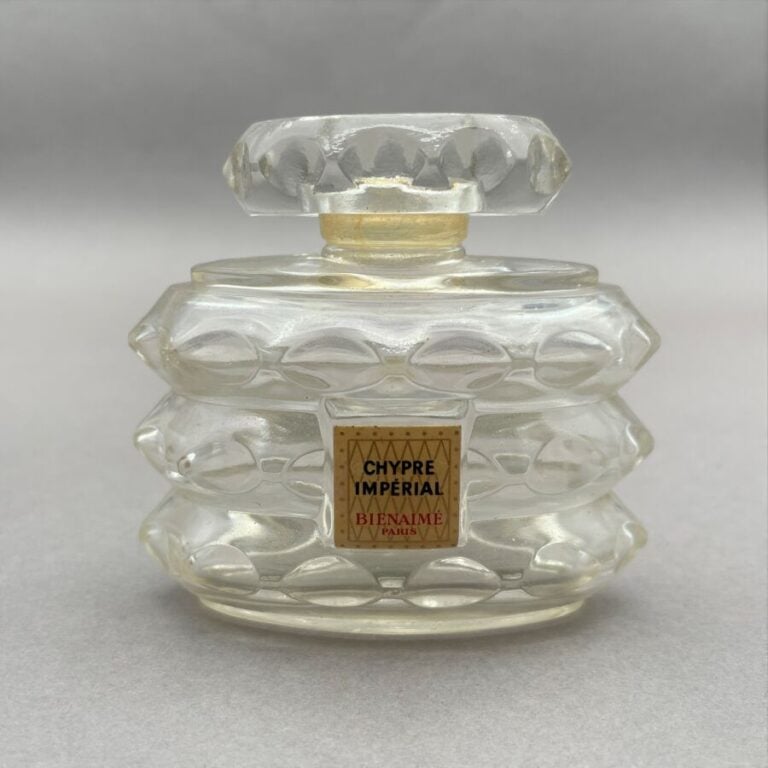 BIEN AIME Paris, "Chypre impérial", (1950), dans sa belle boîte en papier or dé…