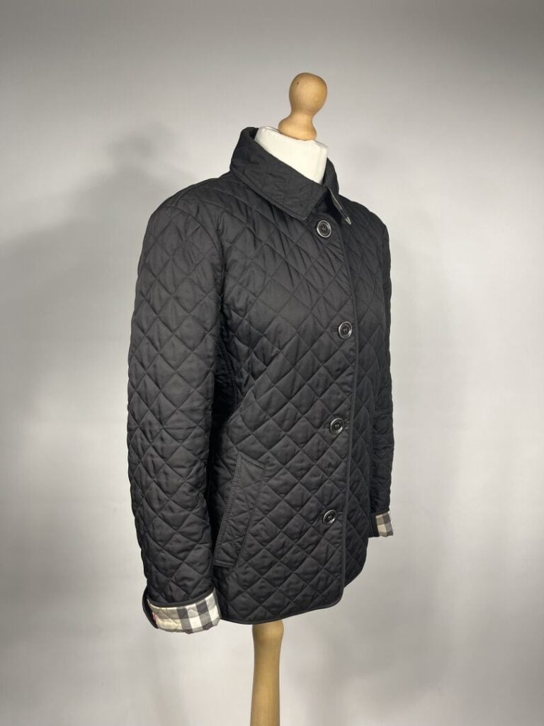 BURBERRY BRIT - Veste matelassée en polyester noir agrémentée d'une martingale…