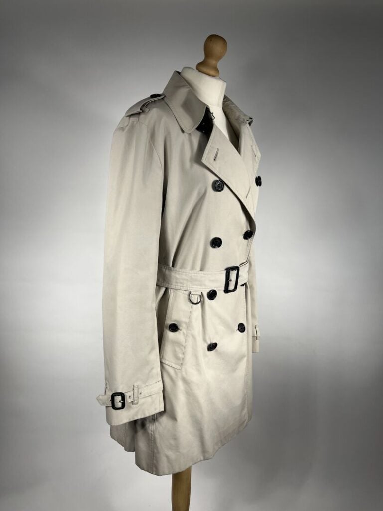 BURBERRY - Trench court en toile beige, intérieur check. - Taille indiquée 48fr…
