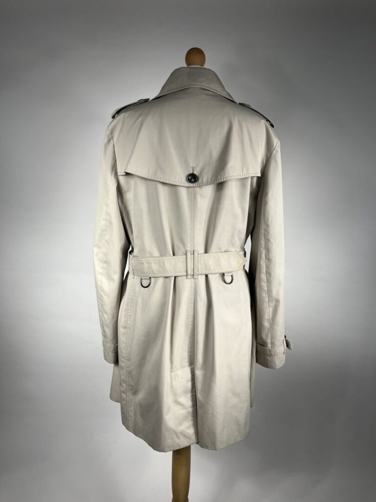 BURBERRY - Trench court en toile beige, intérieur check. - Taille indiquée 48fr…