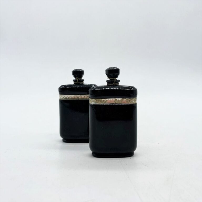 CARON, 2 flacons pour "Nuit de Noël", (1925), bouchon émeri scellé, avec leur é…