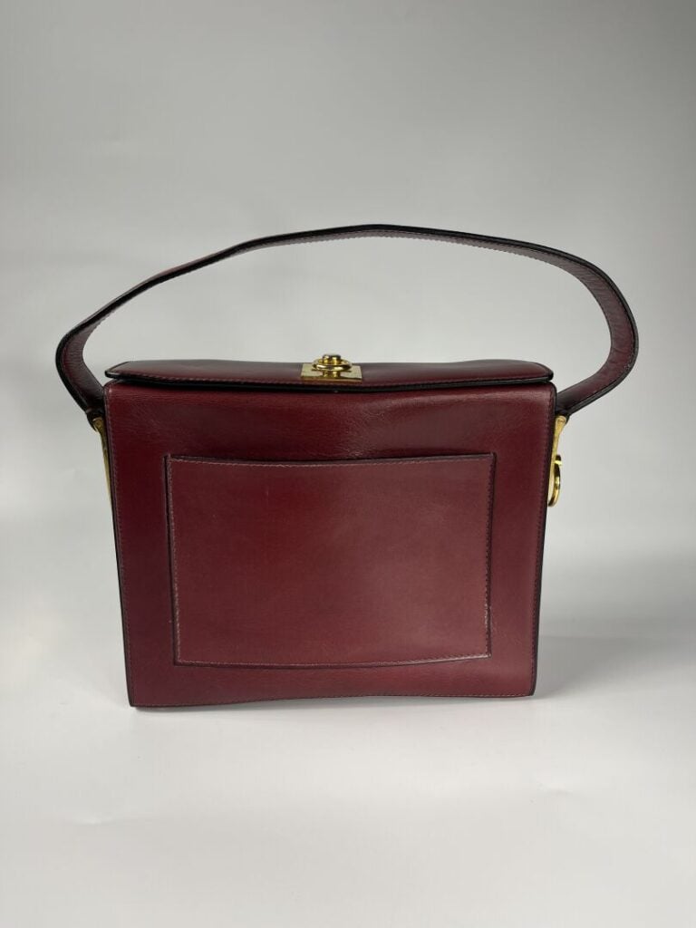 CÉLINE - Sac boîte rectangulaire en cuir bordeaux, petite anse, garniture en mé…