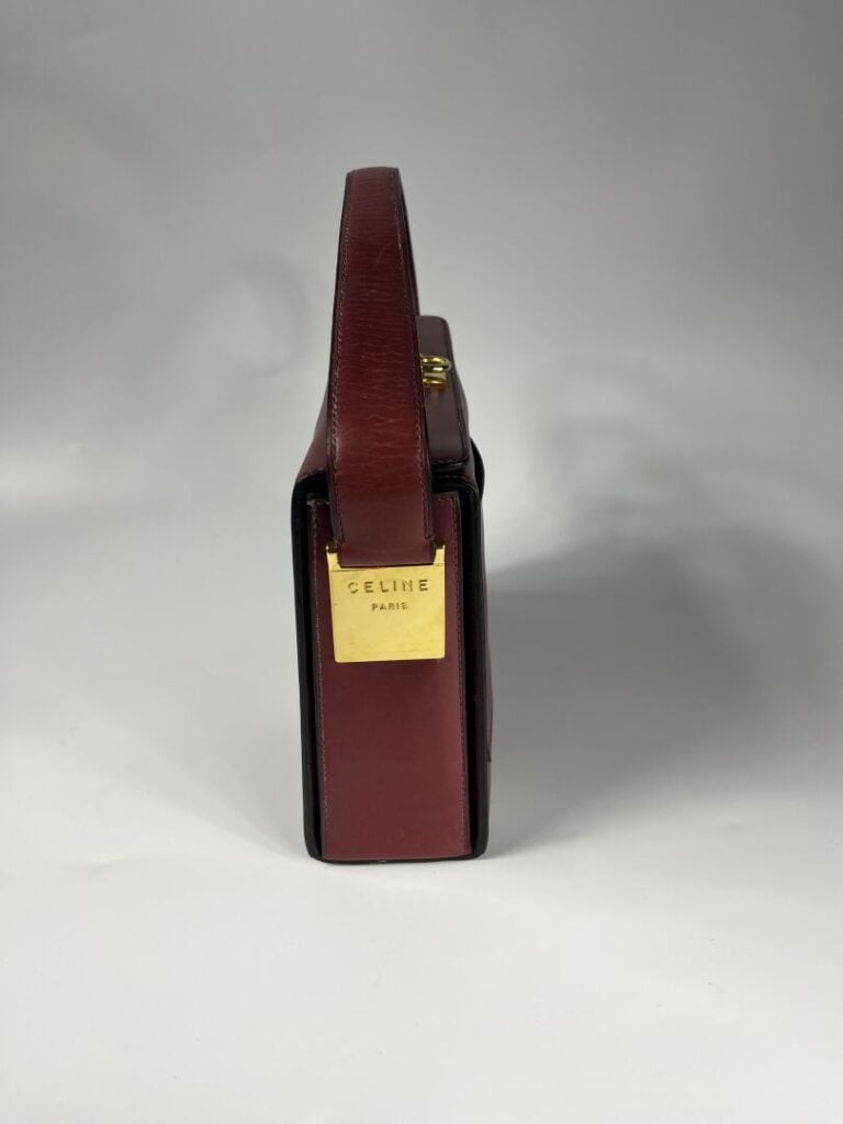 CÉLINE - Sac boîte rectangulaire en cuir bordeaux, petite anse, garniture en mé…