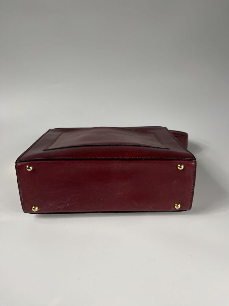 CÉLINE - Sac boîte rectangulaire en cuir bordeaux, petite anse, garniture en mé…