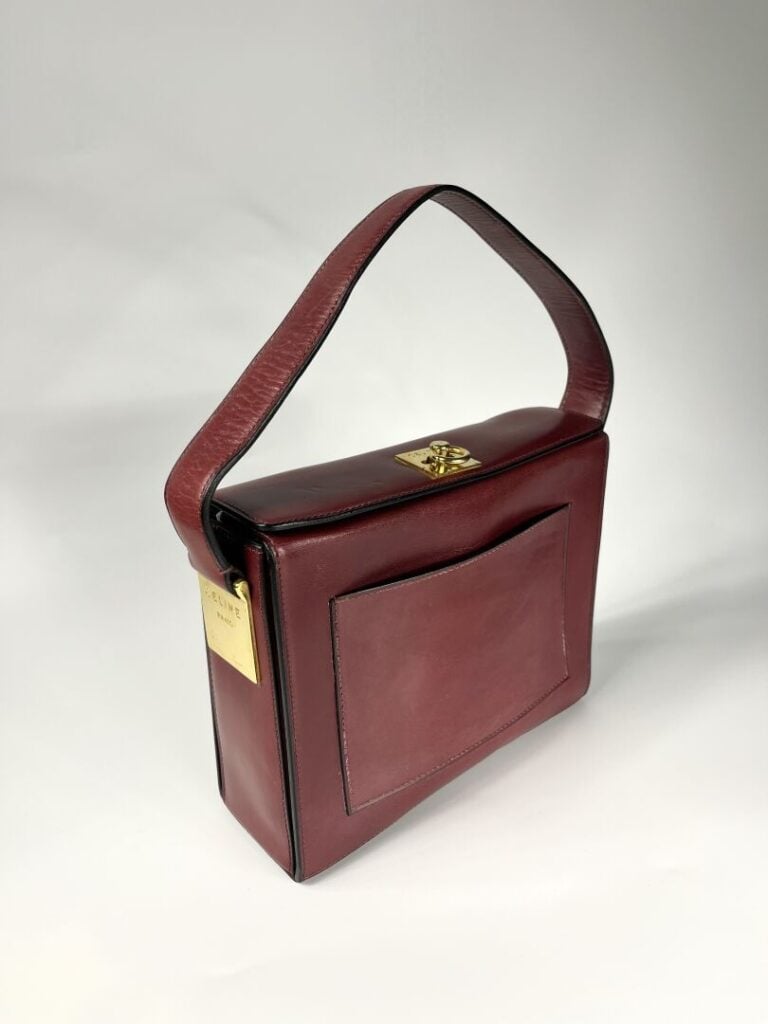 CÉLINE - Sac boîte rectangulaire en cuir bordeaux, petite anse, garniture en mé…