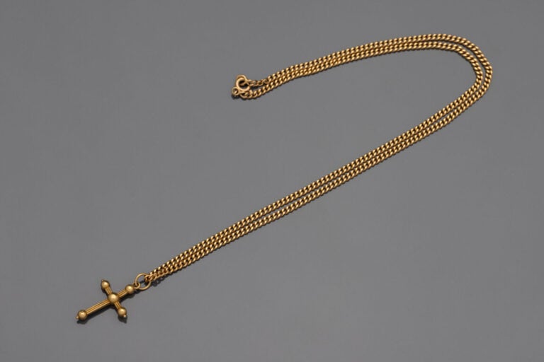 Chaîne en or jaune (750) à maille gourmette - Poids : 8.7 g - L : 46.5 cm - On…