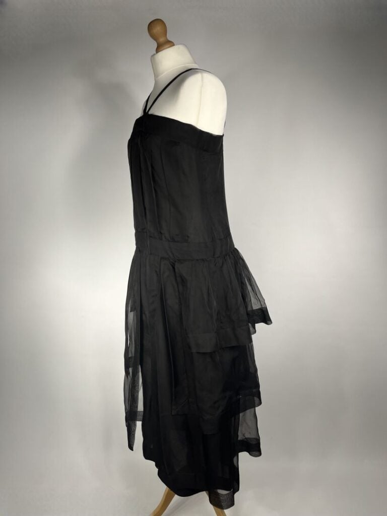 CHANEL BOUTIQUE (Printemps-Été 1989) - Robe du soir en organza noir, haut pliss…