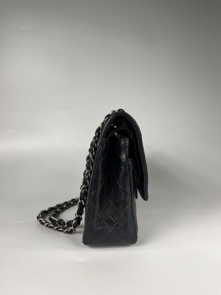 CHANEL, circa 2000/02 - Sac "Timeless" en cuir matelassé noir, anse chaîne entr…