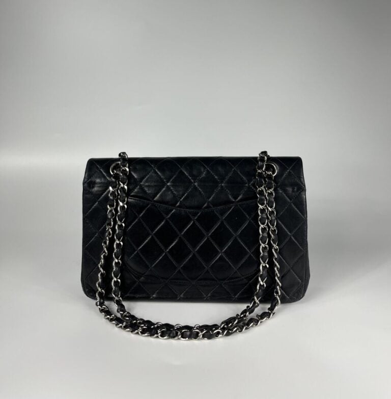 CHANEL, circa 2000/02 - Sac "Timeless" en cuir matelassé noir, anse chaîne entr…