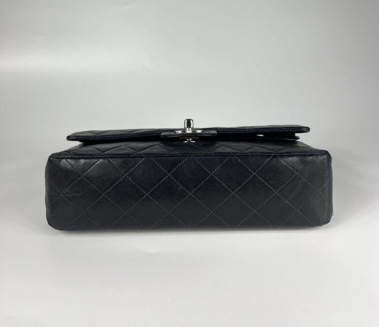 CHANEL, circa 2000/02 - Sac "Timeless" en cuir matelassé noir, anse chaîne entr…