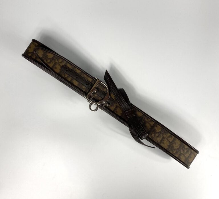 CHRISTIAN DIOR, circa 2005 - Ceinture en toile enduite Dior Oblique marron et c…