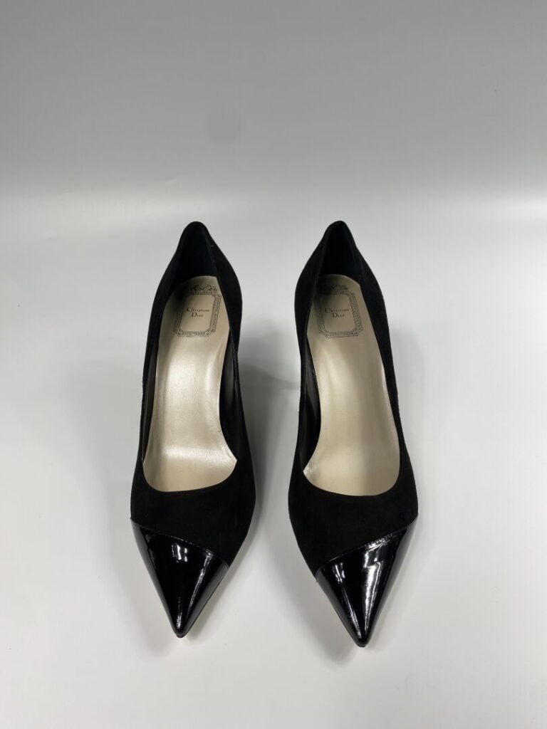 CHRISTIAN DIOR - Escarpins en peau et cuir noir (Pointure 39, talon de 9cm). -…