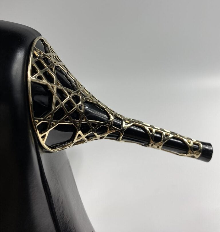 CHRISTIAN DIOR - Paire d'escarpins en cuir glaçé noir à bout ouvert, talon agré…