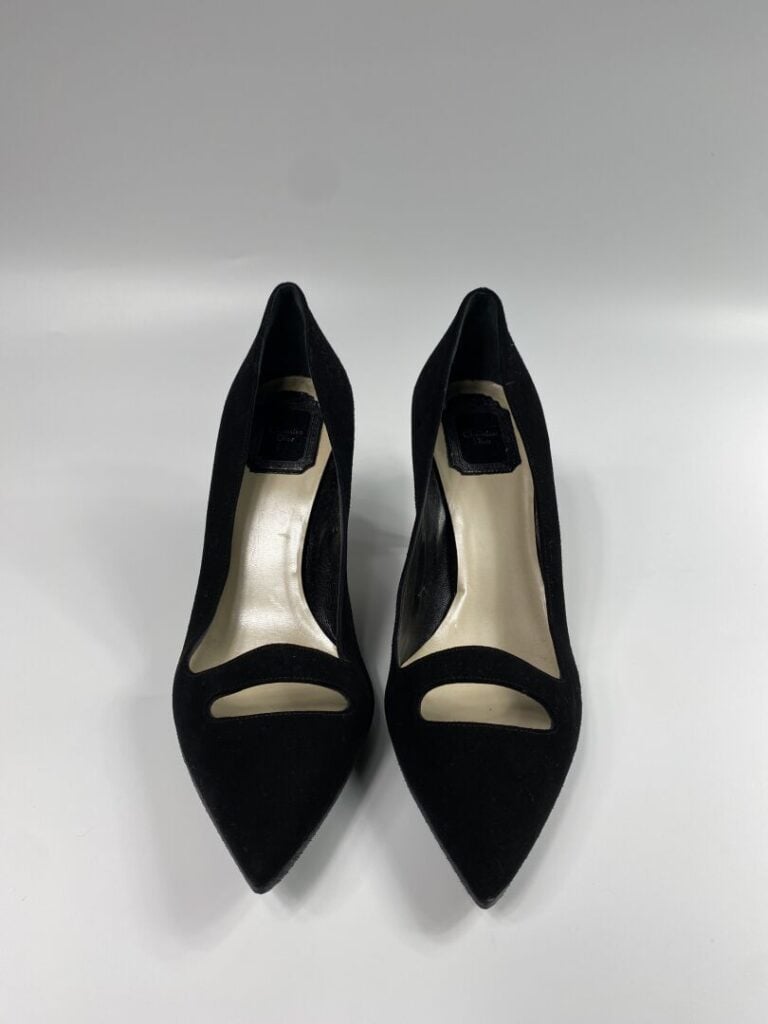 CHRISTIAN DIOR - Paire d'escarpins en daim noir, empeigne ajourée (Pointure 39,…
