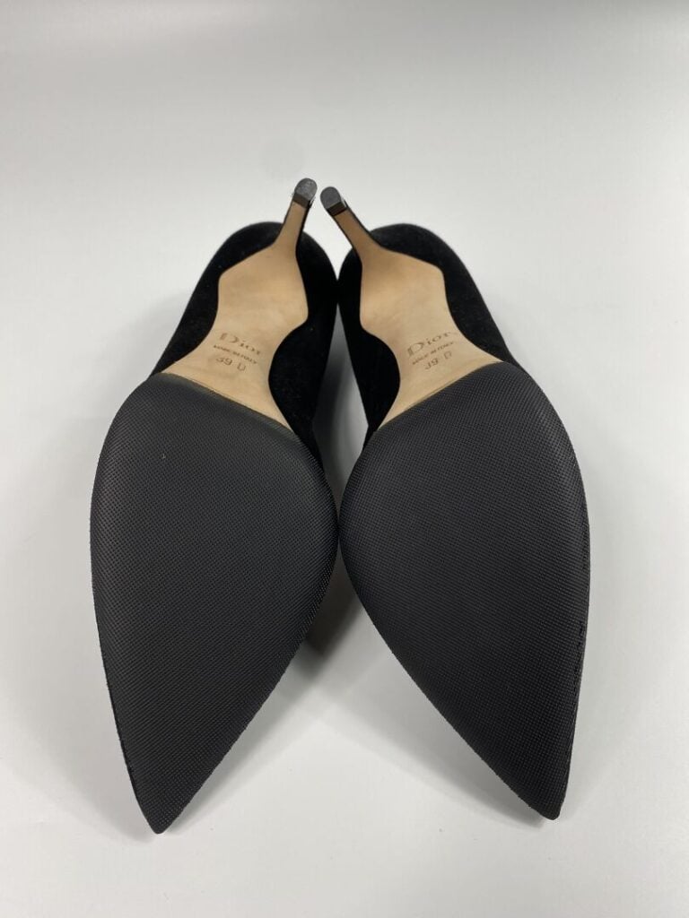 CHRISTIAN DIOR - Paire d'escarpins en daim noir, empeigne ajourée (Pointure 39,…