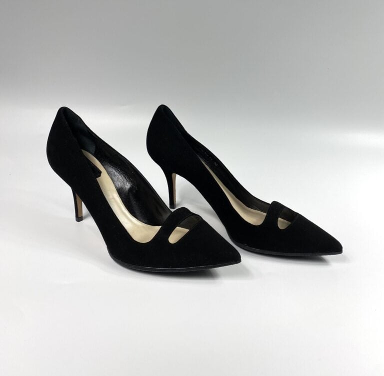 CHRISTIAN DIOR - Paire d'escarpins en daim noir, empeigne ajourée (Pointure 39,…
