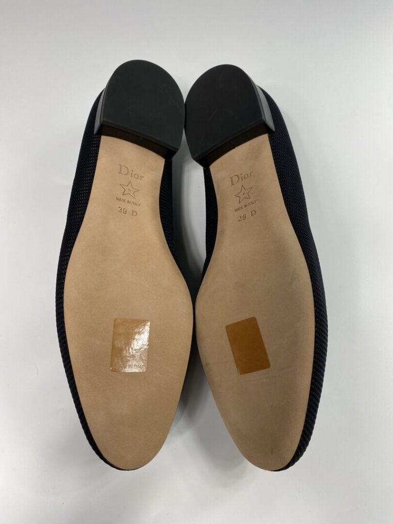 CHRISTIAN DIOR - Paire de mocassins en toile noire gansée d'agneau (Pointure 39…