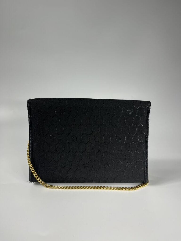 CHRISTIAN DIOR - Sac à rabat en toile siglée nid d'abeille noire rehaussée de l…