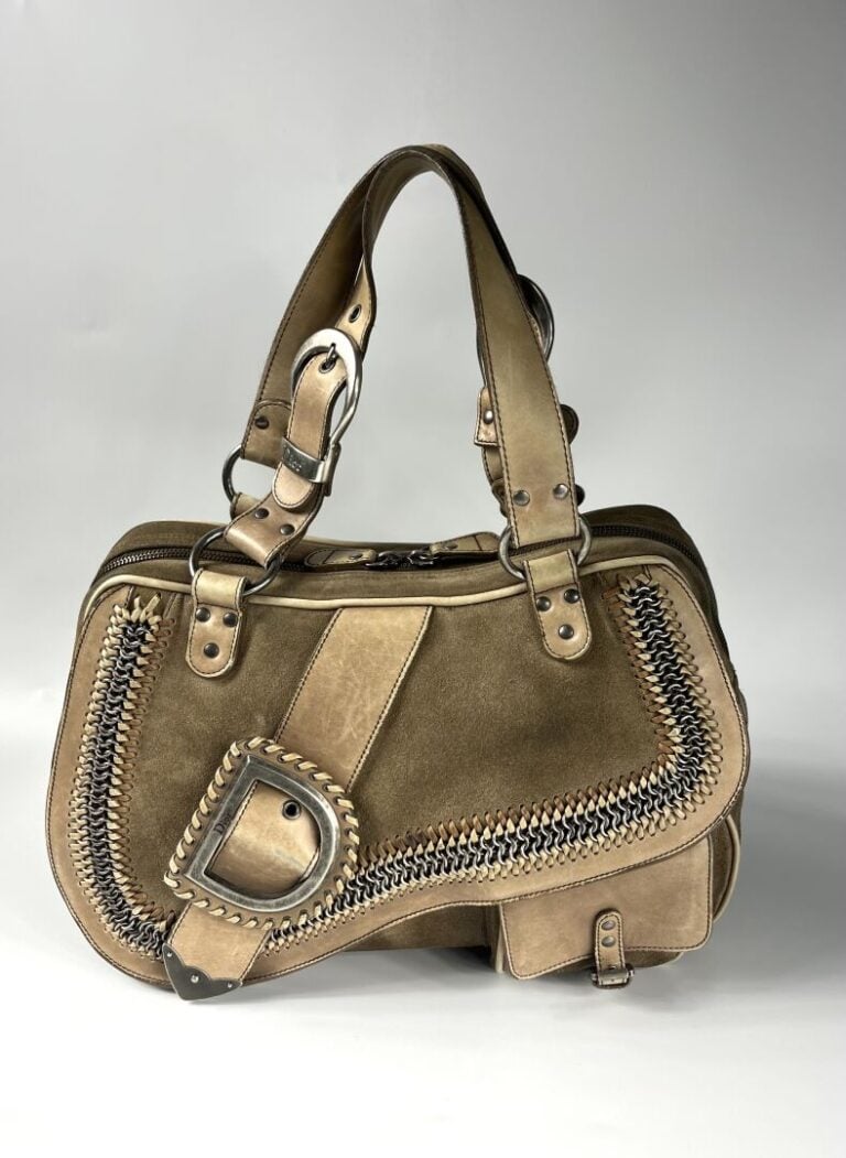 CHRISTIAN DIOR - Sac en peau marron et cuir beige, double anse en cuir coordonn…