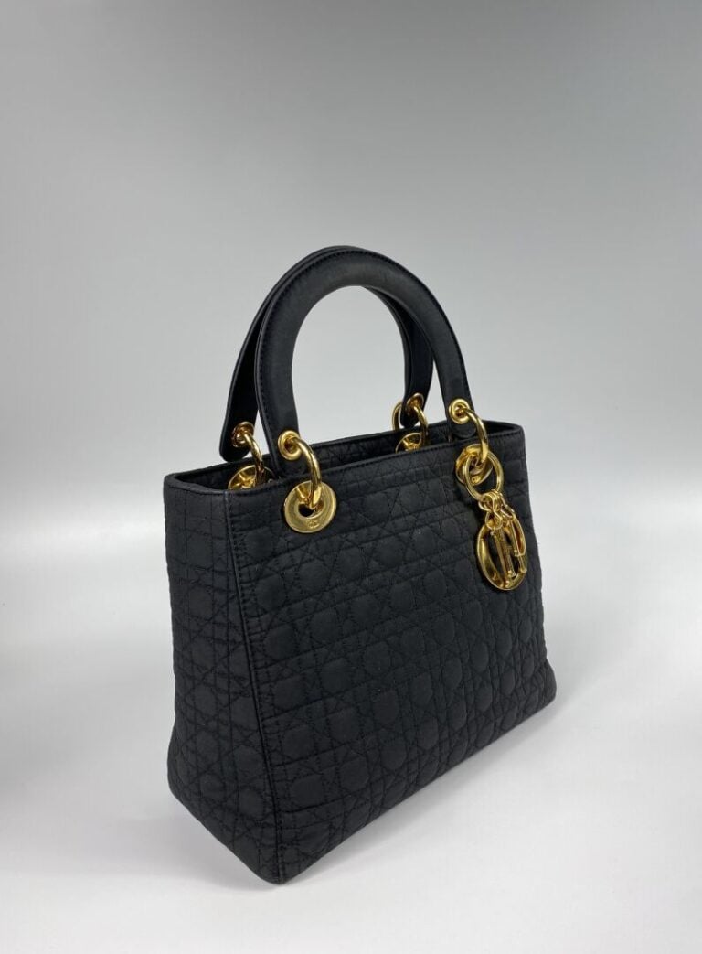 CHRISTIAN DIOR - Sac Lady Dior en toile matelassée Cannage noire, garniture en…