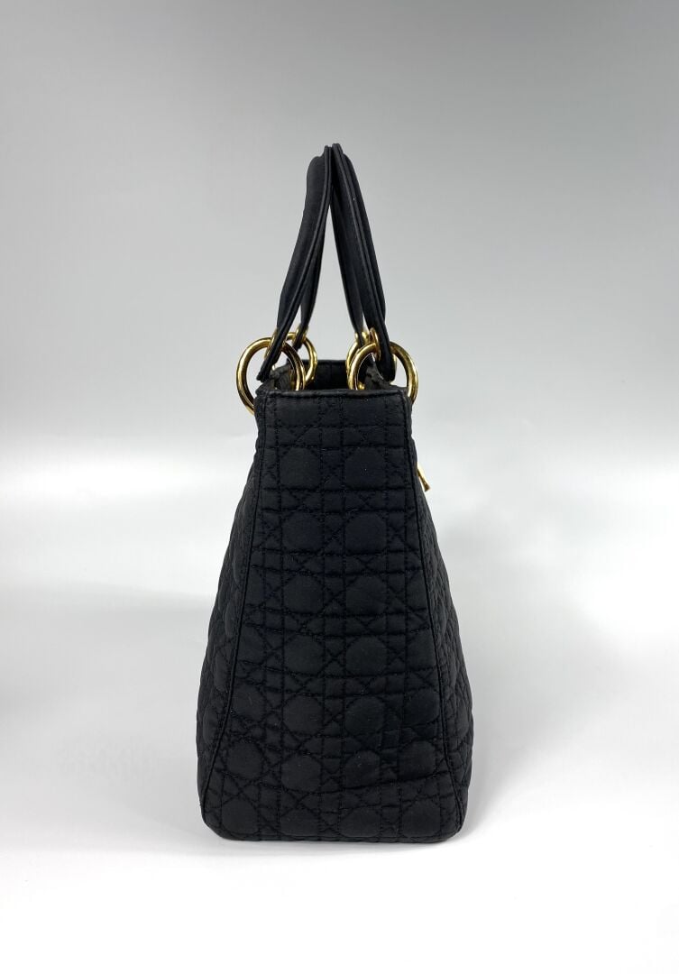 CHRISTIAN DIOR - Sac Lady Dior en toile matelassée Cannage noire, garniture en…