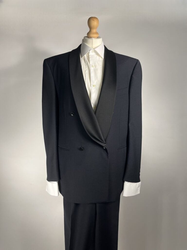 CLAUDE BONUCCI - Smoking pour homme en lainage marine rehaussé de satin de soie…
