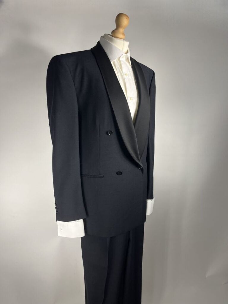 CLAUDE BONUCCI - Smoking pour homme en lainage marine rehaussé de satin de soie…