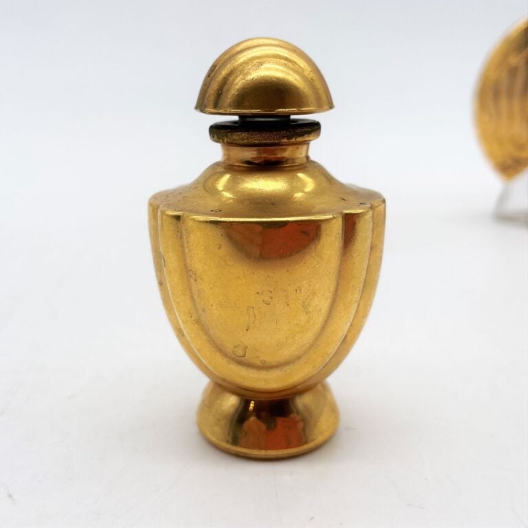 CORDAY, 3 flacons, dont : - - "Toujours toi" - - Tsigane, flacon Lalique, mauva…