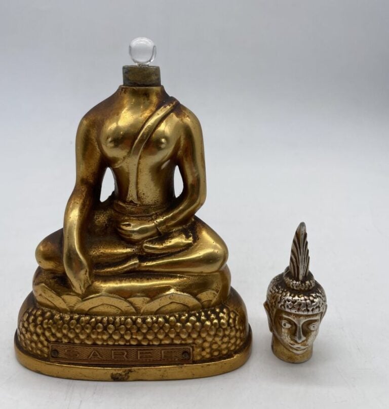 Flacon Bouddha, "Saree" de Rodin en métal, moulé, complet avec son bouchon émer…