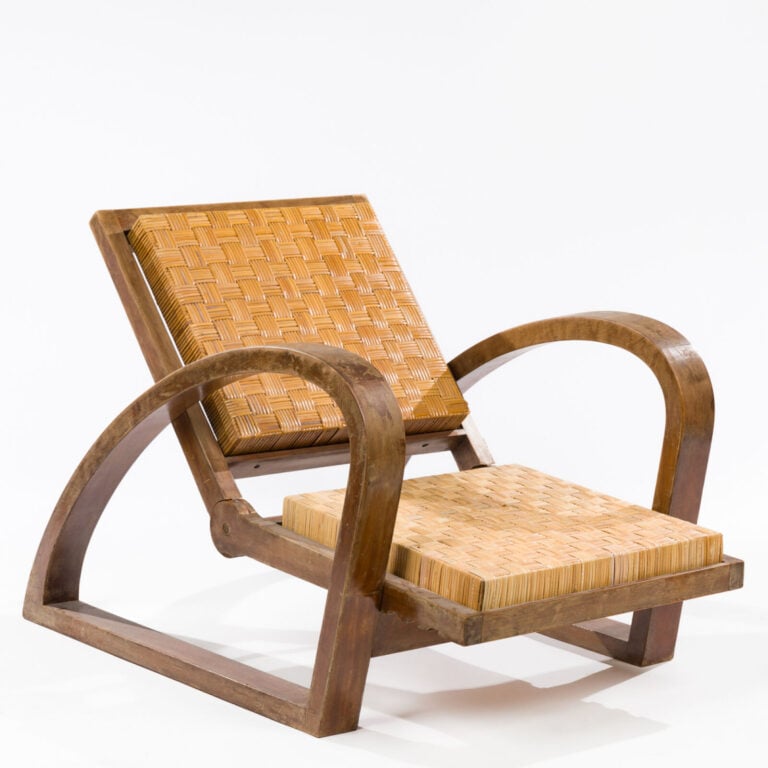 Francis Jourdain, dans le goût de - Fauteuil de repos en bois teinté à dossier…